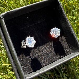 VVS1 Moissanite Stud Earrings